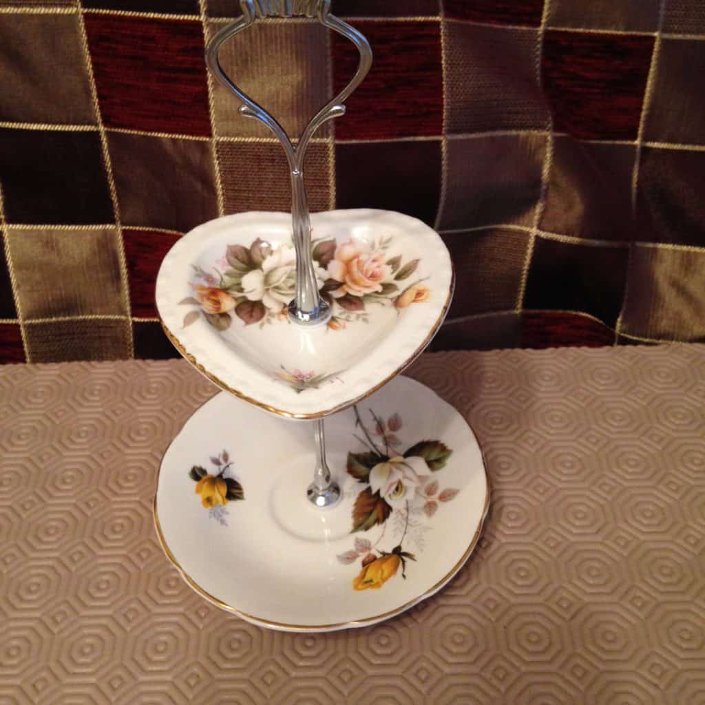 Heart Pin 2 Tier China Cake Stand